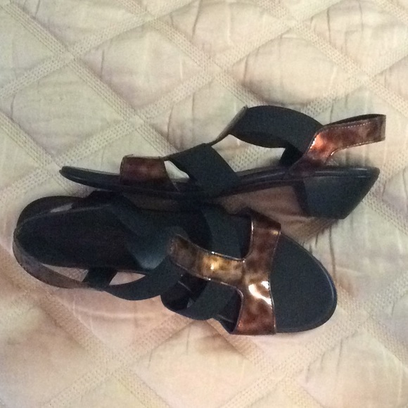 Sandals - Picture 2 of 3